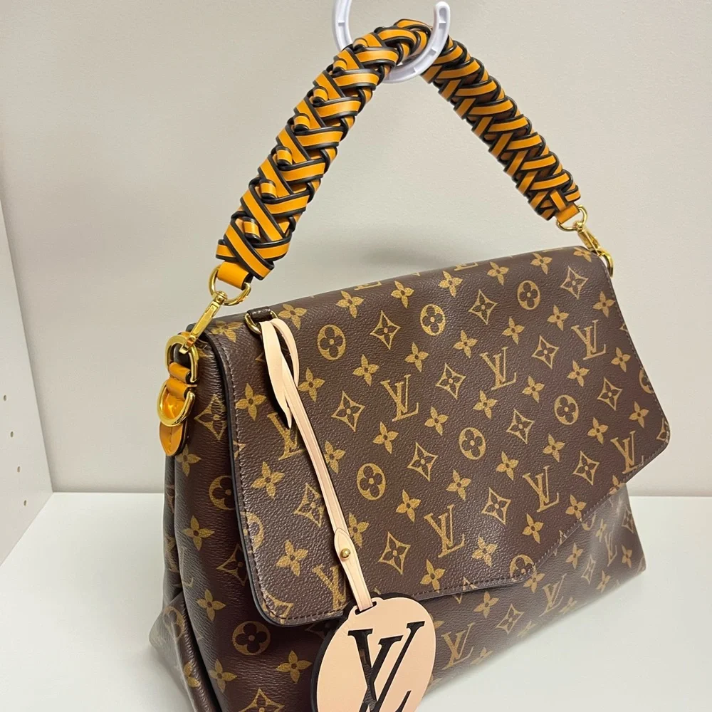 Louis Vuitton Beaubourg Handbag. - Picture 2 of 9